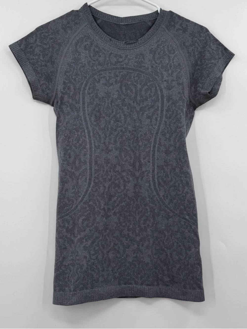 Lululemon grey floral swiftly tee 6 - Picture 1 of 4